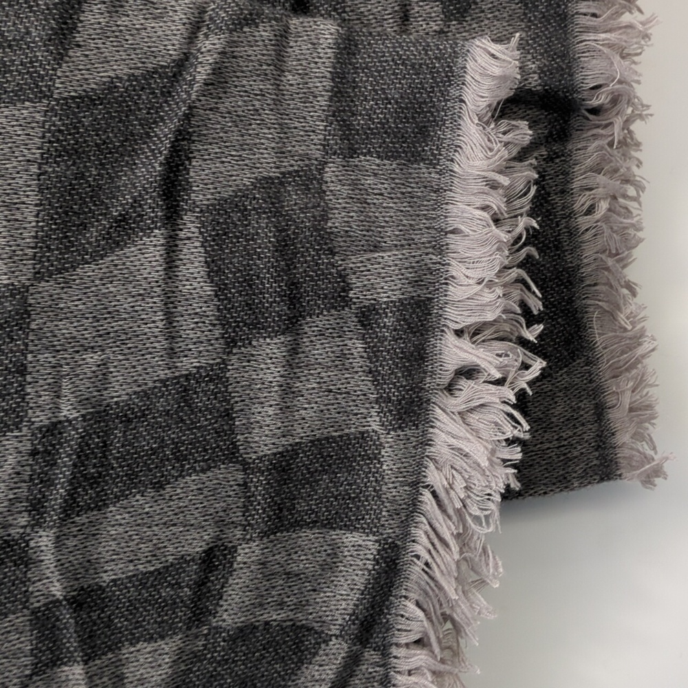 Chic Checkered Scarf NWOT - Picture 2 of 9